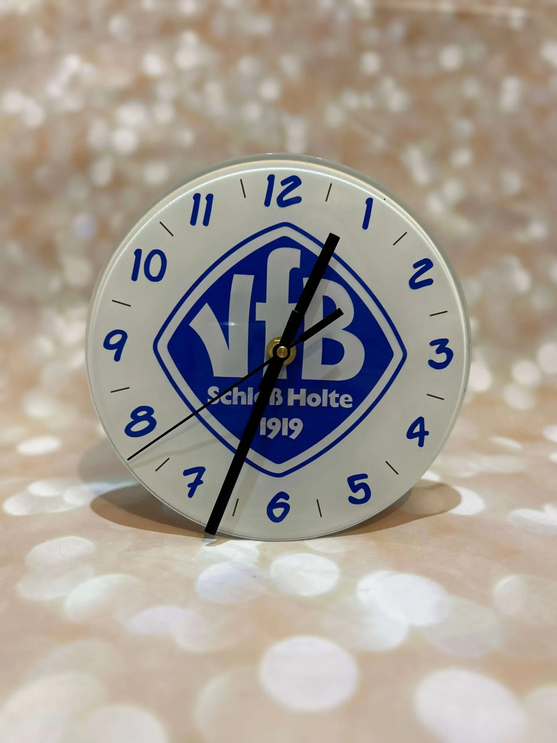 Uhr mit Vereinslogo